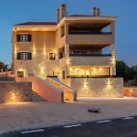Teona Luxury With Jacuzzi And Terrace Sea View