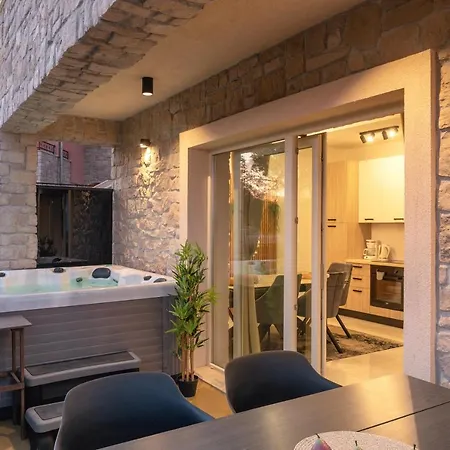 アパート Teona Luxury With Jacuzzi And Terrace Sea View