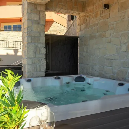 Teona Luxury With Jacuzzi And Terrace Sea View アパート サリ