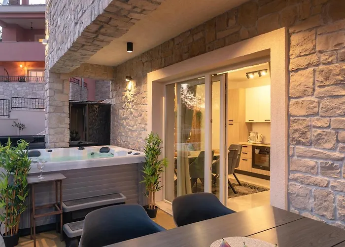 Apartamento Teona Luxury With Jacuzzi And Terrace Sea View